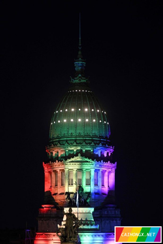 阿根廷：庆祝同性婚姻合法10周年，首都各大建筑亮彩虹 同性婚姻